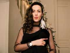 AliceHathaways - female with brown hair webcam at LiveJasmin