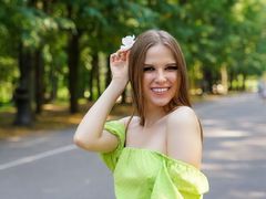 LilaGomes - female with brown hair webcam at LiveJasmin