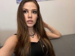 LilaGomes - female with brown hair webcam at LiveJasmin