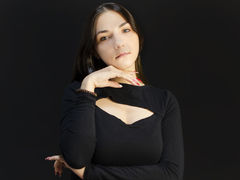 LilianArias - female with brown hair webcam at LiveJasmin