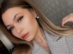 LilysLip from LiveJasmin