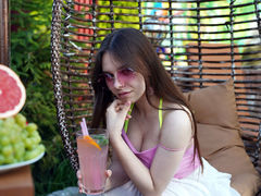 LisaCrossing - female with brown hair webcam at LiveJasmin