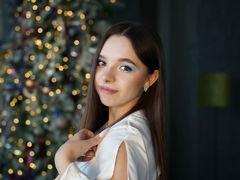 LisaCrossing - female with brown hair webcam at LiveJasmin