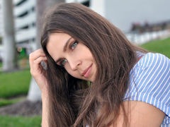 AnnaMuti - female with brown hair webcam at LiveJasmin