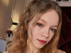 LunaElliott - female with brown hair webcam at LiveJasmin