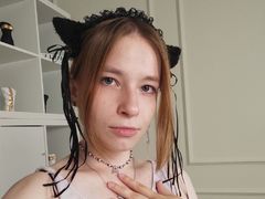 LynetteHeart - female with brown hair webcam at LiveJasmin