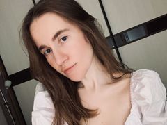 ViolettaEiskaya - female with brown hair webcam at LiveJasmin