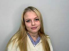 MaidaFieldhouse - female with brown hair webcam at LiveJasmin