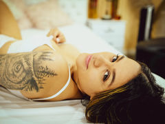 MarianaRohe - female with brown hair webcam at LiveJasmin