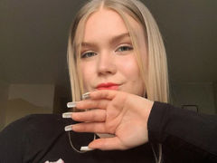 MaryDojl - blond female webcam at LiveJasmin