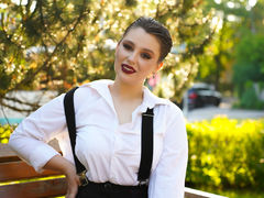 MaryMontgomery - female with brown hair webcam at LiveJasmin