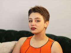 MaryMontgomery - female with brown hair webcam at LiveJasmin