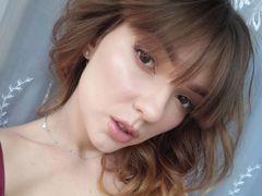 MayaWilsons - female with red hair webcam at LiveJasmin