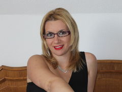 MayraWhite - blond female webcam at LiveJasmin