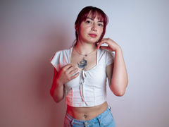 MiaDonnets - female with brown hair webcam at LiveJasmin