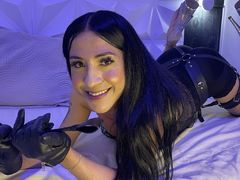 MiaWindsorh - shemale with black hair webcam at LiveJasmin