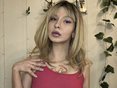 MileyBynes - blond female webcam at LiveJasmin