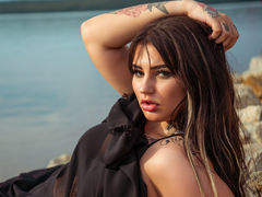 MonicaBianchi - female with brown hair webcam at LiveJasmin