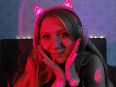 MonicaQuinn - blond female webcam at LiveJasmin
