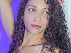 NaiaEvans - female with brown hair webcam at LiveJasmin