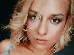 NellieLynn - blond female webcam at xLoveCam