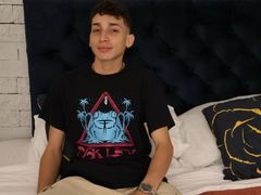 NoahSprouse - male webcam at LiveJasmin