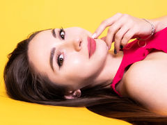 OliviaFlor - female with brown hair and  small tits webcam at LiveJasmin