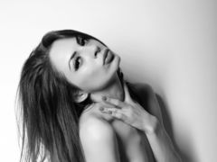 OliviaLarson - female with brown hair webcam at LiveJasmin