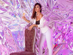 OrianaRosse - female with brown hair webcam at LiveJasmin