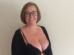 TrishLabone - female with brown hair and  big tits webcam at LiveJasmin