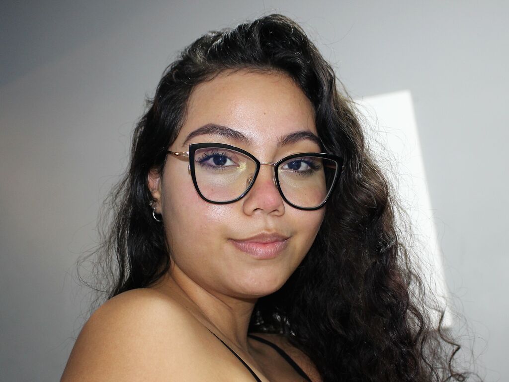 Paulahberry Big Titted Black Haired Latin Teen Girl Webcam
