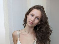 PetulaBowring - female with brown hair webcam at LiveJasmin