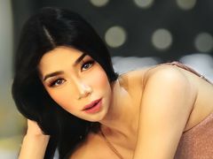 PhenelopePiper - shemale with black hair webcam at LiveJasmin