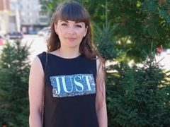 Camelia_Lillie - female with brown hair webcam at ImLive