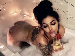 RheaQuin - female with black hair and  big tits webcam at LiveJasmin