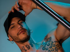 RickGonzalez - male webcam at LiveJasmin