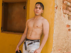 RonnieTrevol - male webcam at LiveJasmin