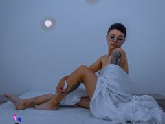 SamBarto - female with black hair webcam at LiveJasmin