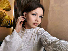 SandyOlson - female with brown hair webcam at LiveJasmin