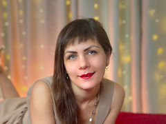 SarahAsh - female with brown hair webcam at LiveJasmin