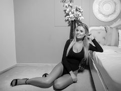 SerenaOlsen - blond female with  big tits webcam at LiveJasmin