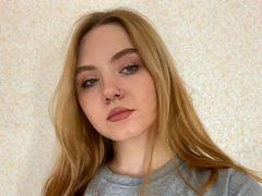 SierraWerner - female with brown hair webcam at LiveJasmin