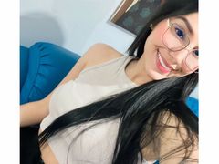 SilviaCastro - female with black hair and  big tits webcam at LiveJasmin