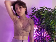 SophieGilmor - female with red hair and  small tits webcam at LiveJasmin