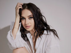 StacyHarland - female with brown hair webcam at LiveJasmin