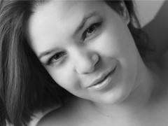 Sophie - female with brown hair webcam at LiveJasmin