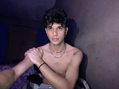 TaeLeonardo - male webcam at LiveJasmin