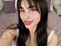 TessaTaylor - female with brown hair webcam at LiveJasmin
