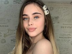 TessaTaylor - female with brown hair webcam at LiveJasmin