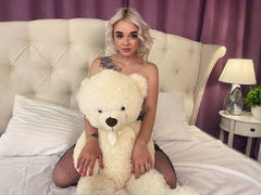 TrixieHey - blond female webcam at LiveJasmin